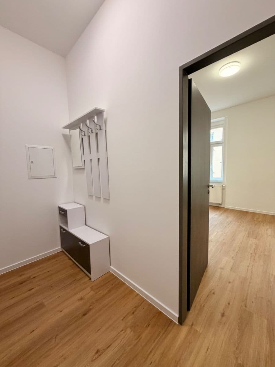 Pronájem bytu 1+kk 32 m², V Zahradách, Praha, Praha Pronájem bytu 1+kk 32 m², V Zahradách, Praha, Praha