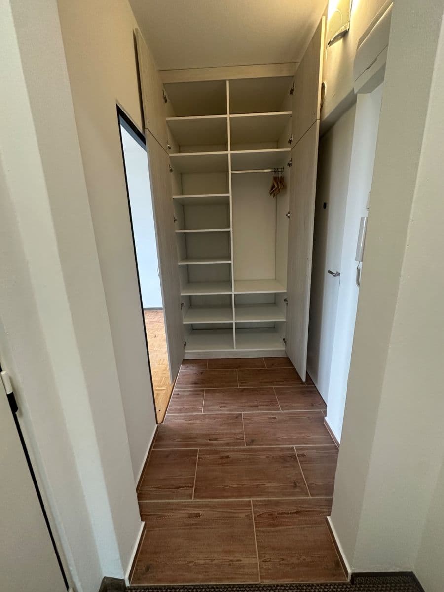 Pronájem bytu 2+1 50 m², Páleníčkova, Kroměříž, Zlínský kraj Pronájem bytu 2+1 50 m², Páleníčkova, Kroměříž, Zlínský kraj