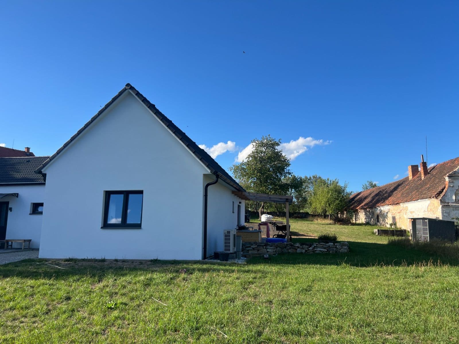 Prodej domu 283 m², pozemek 2.138 m², Rovná, Jihočeský kraj Prodej domu 283 m², pozemek 2.138 m², Rovná, Jihočeský kraj