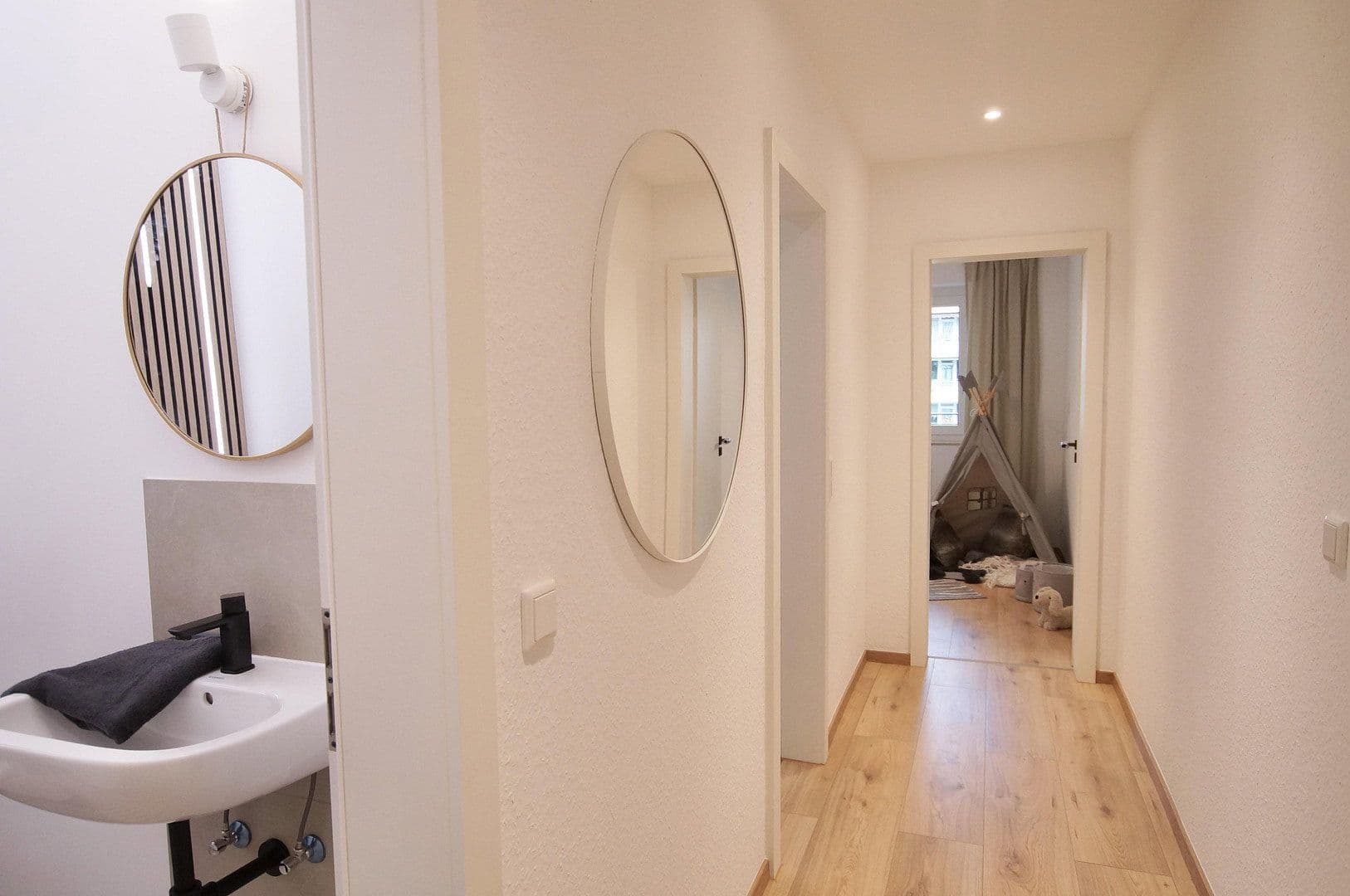 Prodej bytu 3+1 84 m², Wuppertal, Severní Porýní-Vestfálsko Prodej bytu 3+1 84 m², Wuppertal, Severní Porýní-Vestfálsko