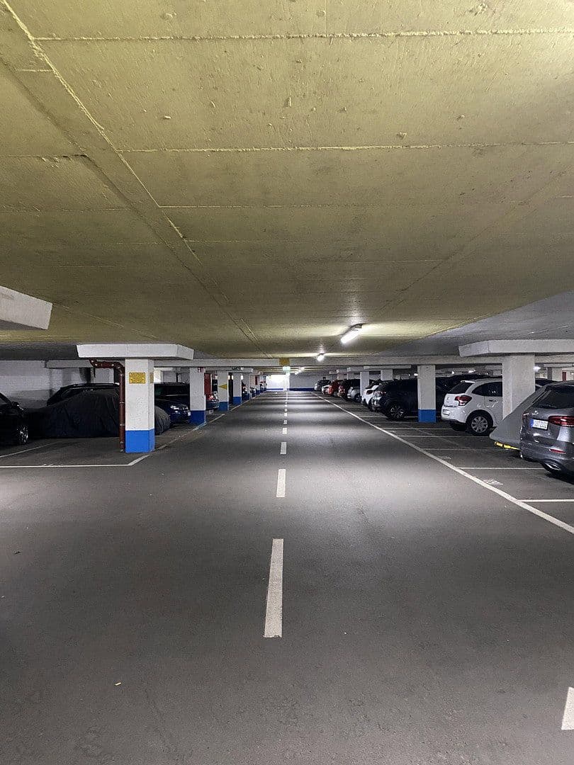 Prodej garáže, Ziegeleiweg 28, Köln, Severní Porýní-Vestfálsko Prodej garáže, Ziegeleiweg 28, Köln, Severní Porýní-Vestfálsko