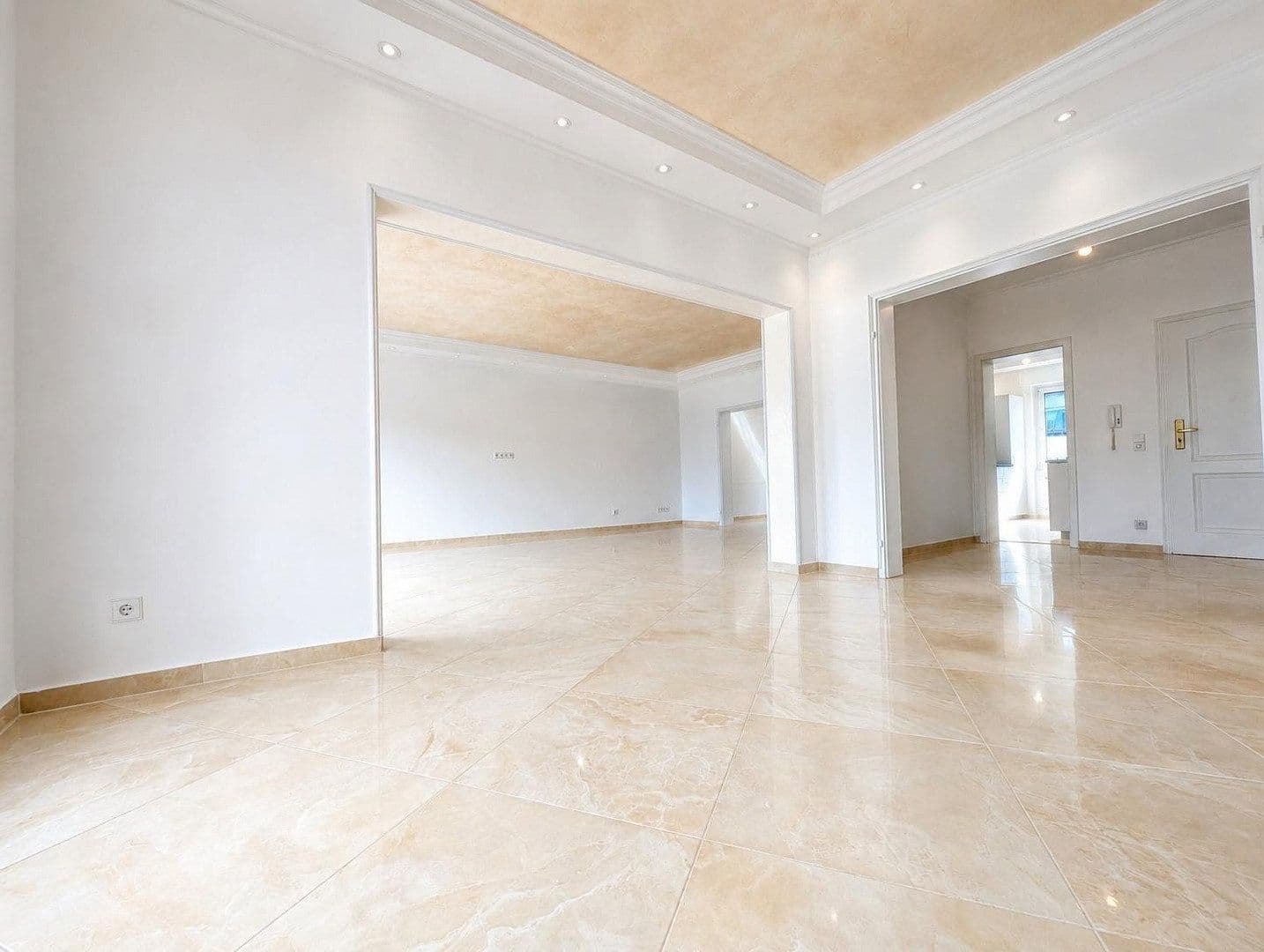 Pronájem bytu 4+kk 129 m², Karlsruhe, Bádensko-Württembersko Pronájem bytu 4+kk 129 m², Karlsruhe, Bádensko-Württembersko