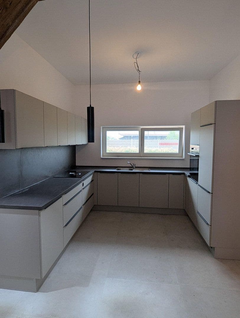 Pronájem domu 175 m², pozemek 225 m², Bahnhofstrasse 19, Obertraubling, Bavorsko Pronájem domu 175 m², pozemek 225 m², Bahnhofstrasse 19, Obertraubling, Bavorsko