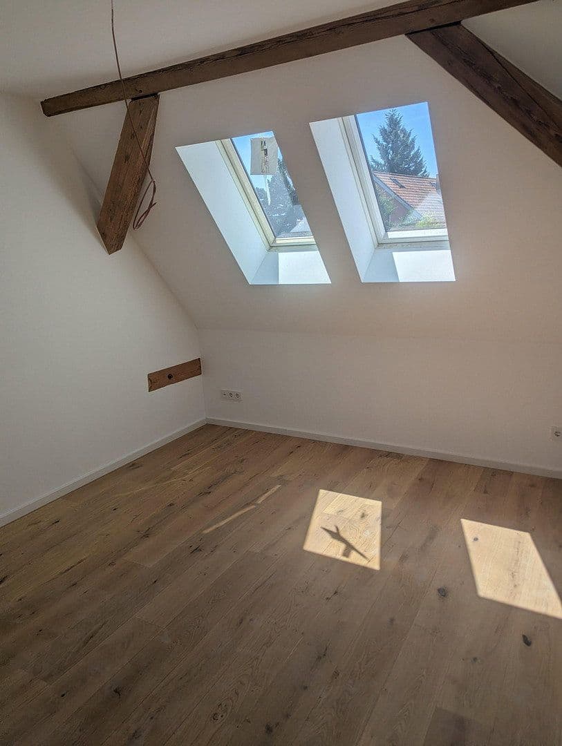 Pronájem domu 175 m², pozemek 225 m², Bahnhofstrasse 19, Obertraubling, Bavorsko Pronájem domu 175 m², pozemek 225 m², Bahnhofstrasse 19, Obertraubling, Bavorsko