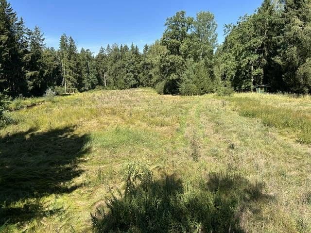 Prodej pozemku 26.610 m², Forstern, Bavorsko Prodej pozemku 26.610 m², Forstern, Bavorsko