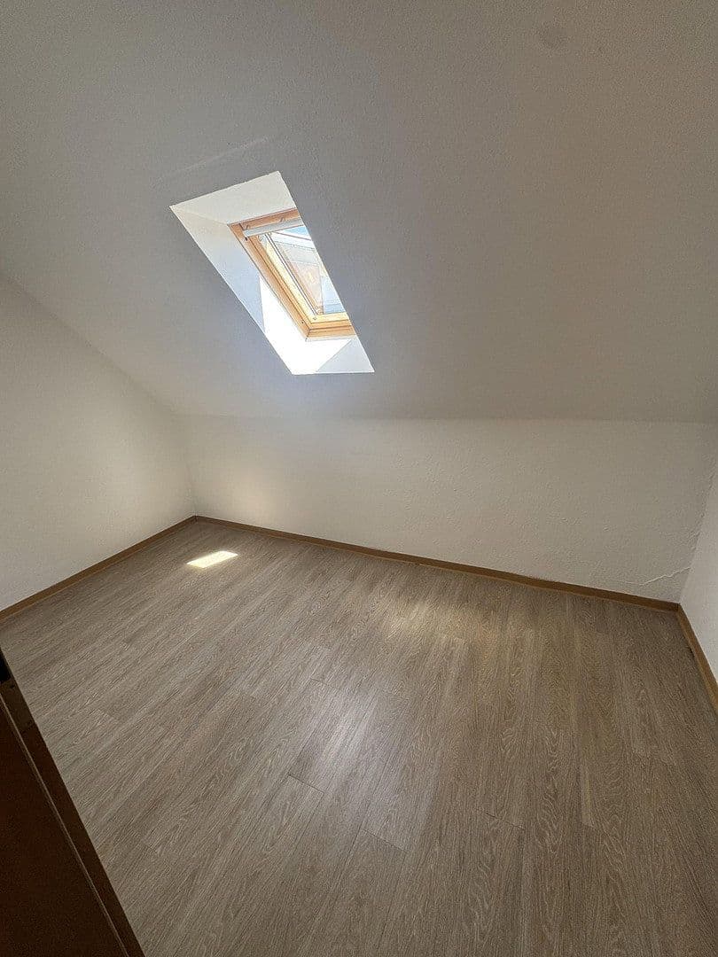 Pronájem bytu 3+1 64 m², Stuttgart, Bádensko-Württembersko Pronájem bytu 3+1 64 m², Stuttgart, Bádensko-Württembersko