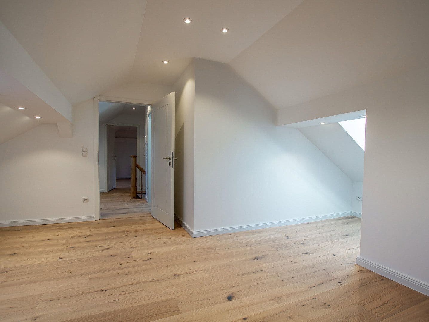 Prodej domu 250 m², pozemek 430 m², Potsdamer Str. 104, Potsdam, Braniborsko Prodej domu 250 m², pozemek 430 m², Potsdamer Str. 104, Potsdam, Braniborsko