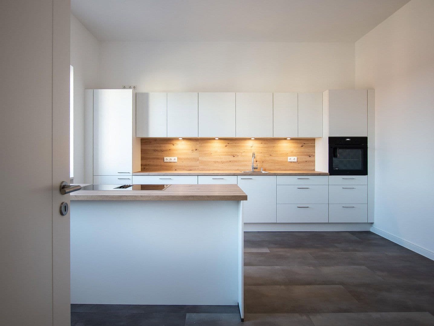 Prodej domu 250 m², pozemek 430 m², Potsdamer Str. 104, Potsdam, Braniborsko Prodej domu 250 m², pozemek 430 m², Potsdamer Str. 104, Potsdam, Braniborsko