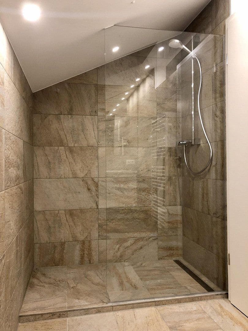 Pronájem bytu 3+1 90 m², Weißachenerstraße 59, Bergen, Bavorsko Pronájem bytu 3+1 90 m², Weißachenerstraße 59, Bergen, Bavorsko