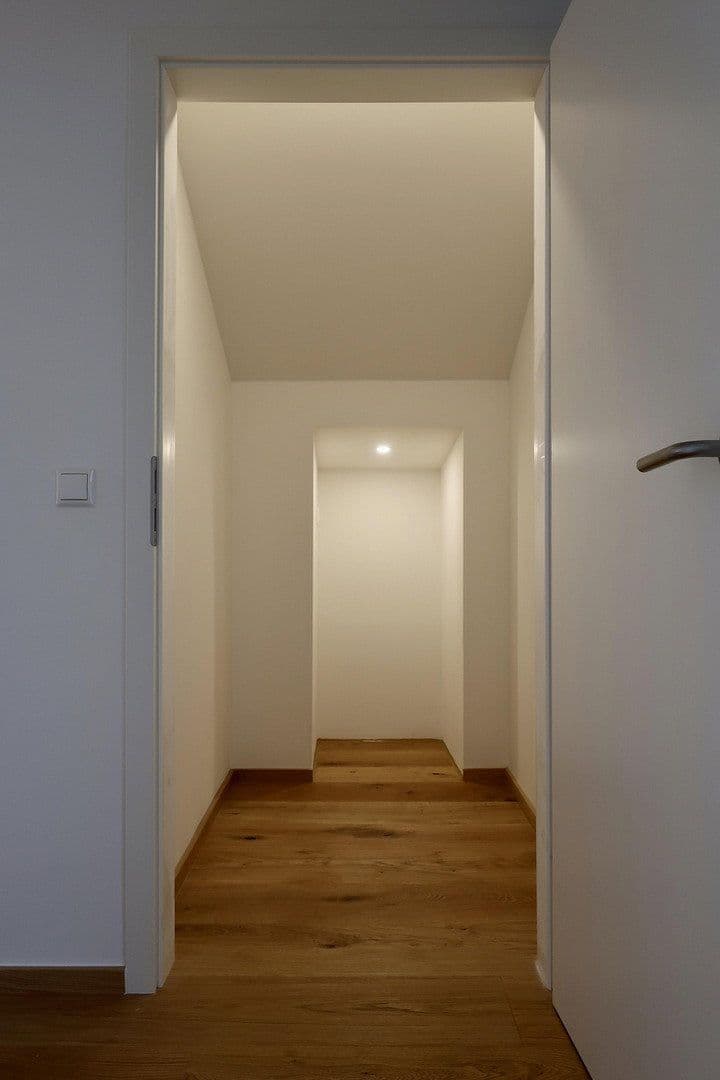 Pronájem bytu 3+1 90 m², Weißachenerstraße 59, Bergen, Bavorsko Pronájem bytu 3+1 90 m², Weißachenerstraße 59, Bergen, Bavorsko