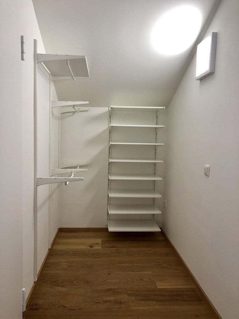 Pronájem bytu 3+1 90 m², Weißachenerstraße 59, Bergen, Bavorsko Pronájem bytu 3+1 90 m², Weißachenerstraße 59, Bergen, Bavorsko