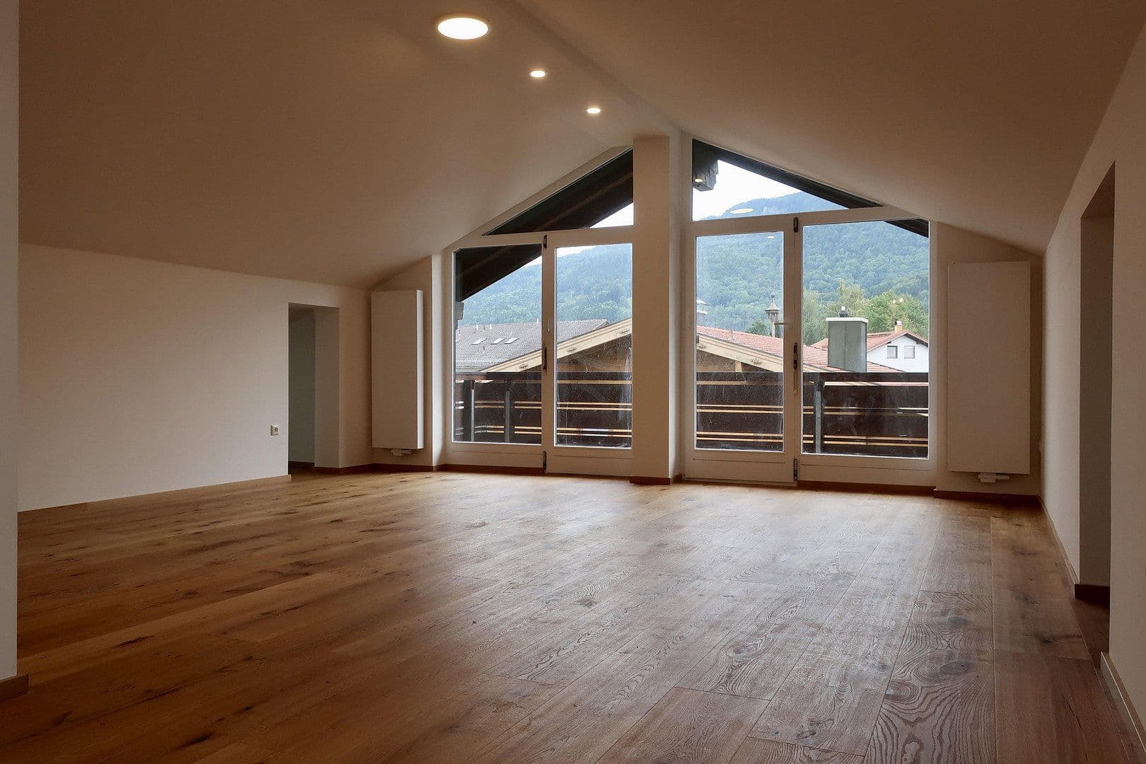 Pronájem bytu 3+1 90 m², Weißachenerstraße 59, Bergen, Bavorsko Pronájem bytu 3+1 90 m², Weißachenerstraße 59, Bergen, Bavorsko