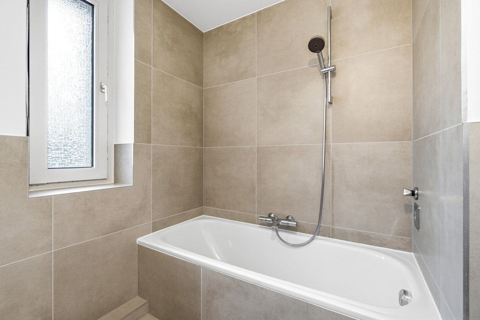 Prodej domu 420 m², pozemek 488 m², Detmolder Straße 407, Bielefeld, Severní Porýní-Vestfálsko Prodej domu 420 m², pozemek 488 m², Detmolder Straße 407, Bielefeld, Severní Porýní-Vestfálsko