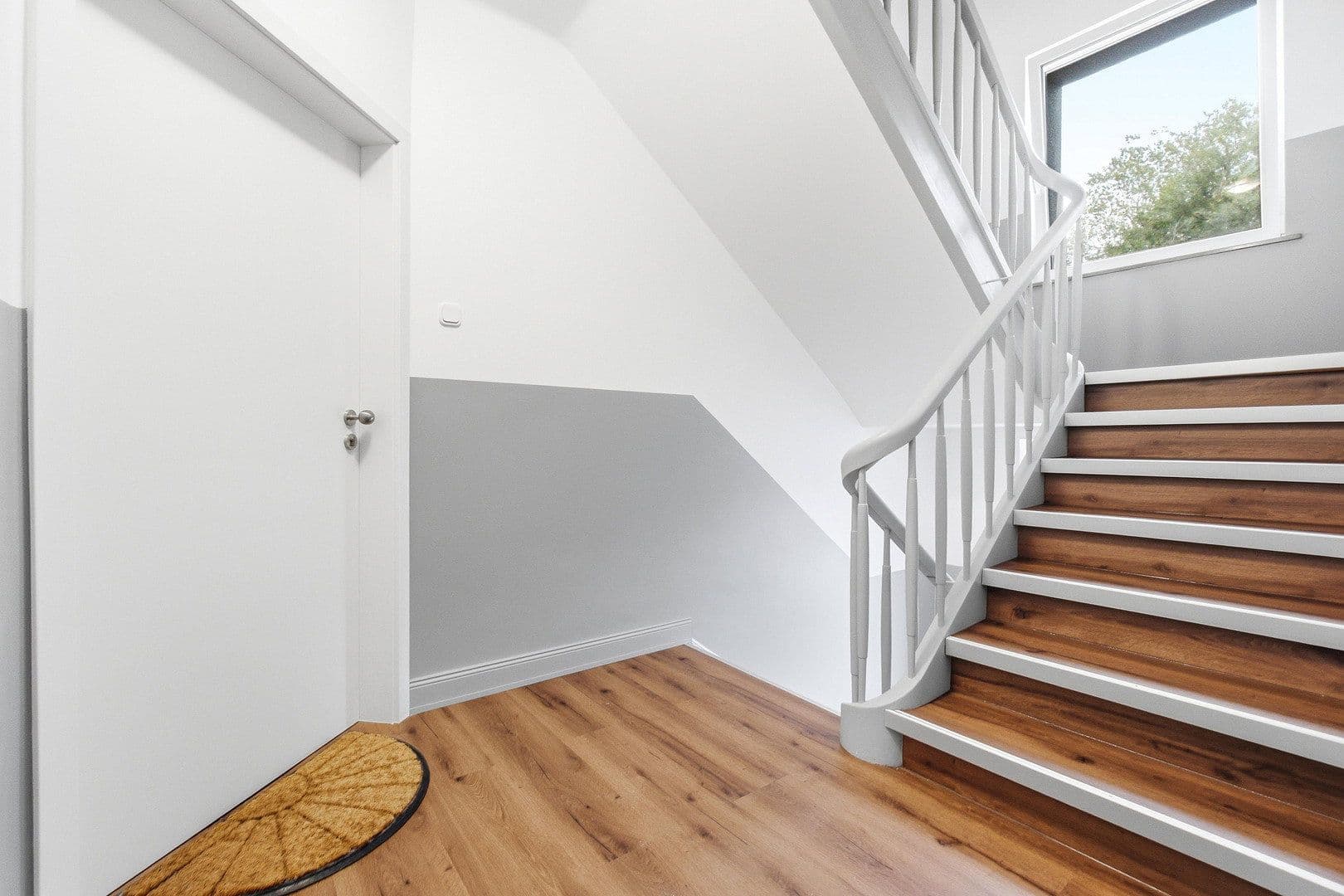 Prodej domu 420 m², pozemek 488 m², Detmolder Straße 407, Bielefeld, Severní Porýní-Vestfálsko Prodej domu 420 m², pozemek 488 m², Detmolder Straße 407, Bielefeld, Severní Porýní-Vestfálsko