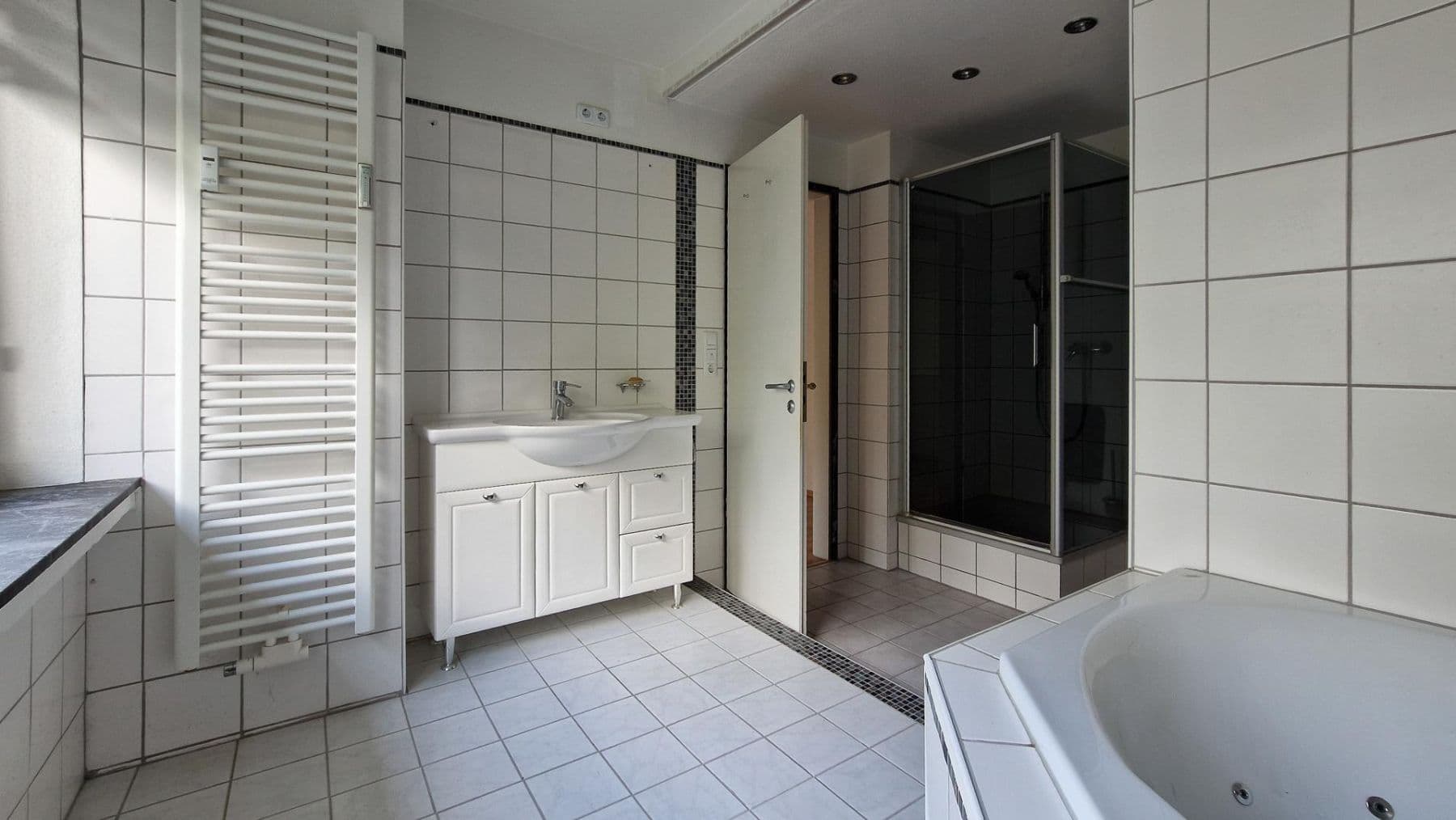 Prodej bytu 3+kk 137 m², Leverkusen, Severní Porýní-Vestfálsko Prodej bytu 3+kk 137 m², Leverkusen, Severní Porýní-Vestfálsko