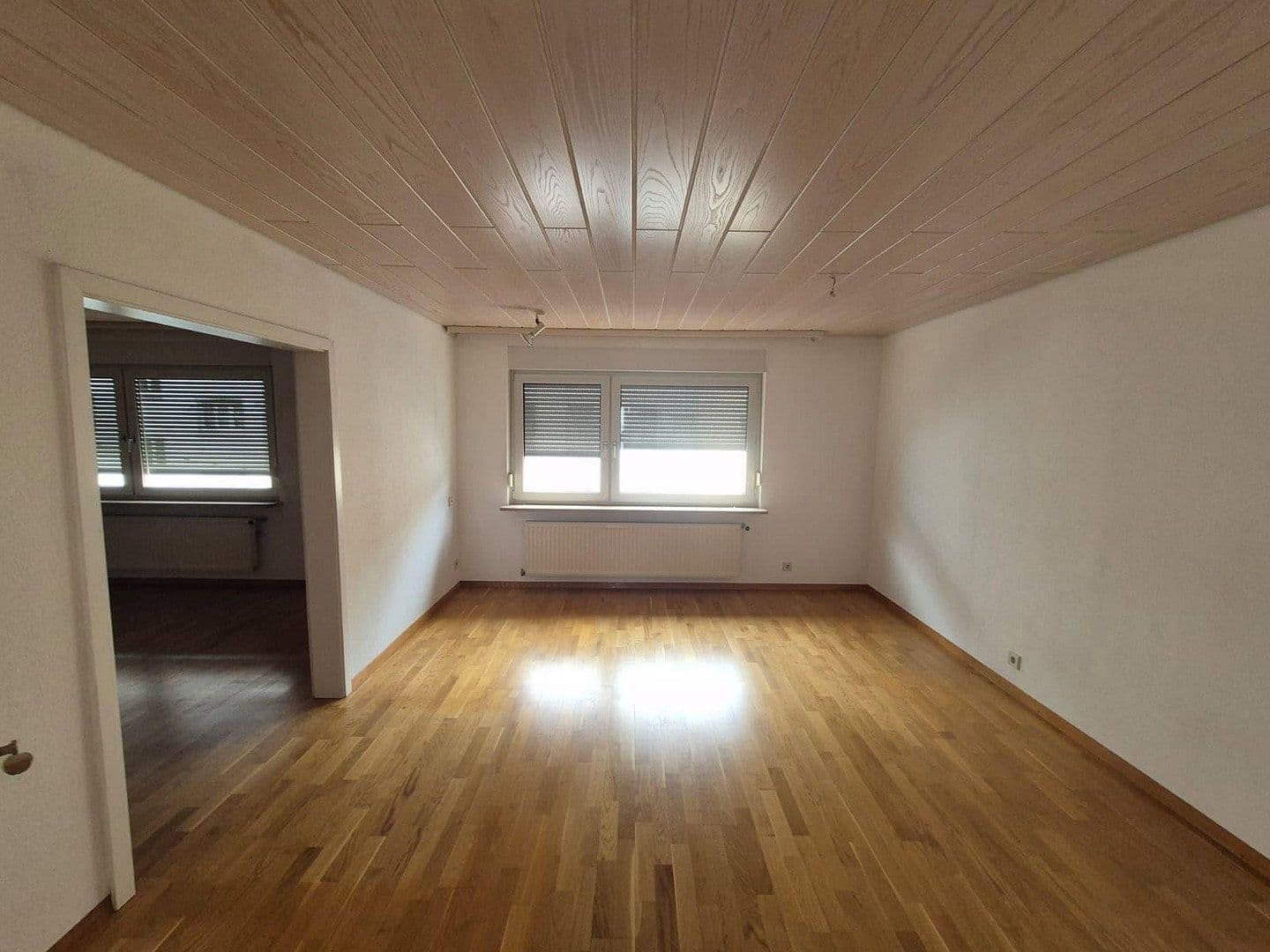 Pronájem bytu 4+1 98 m², Stuttgart, Bádensko-Württembersko Pronájem bytu 4+1 98 m², Stuttgart, Bádensko-Württembersko