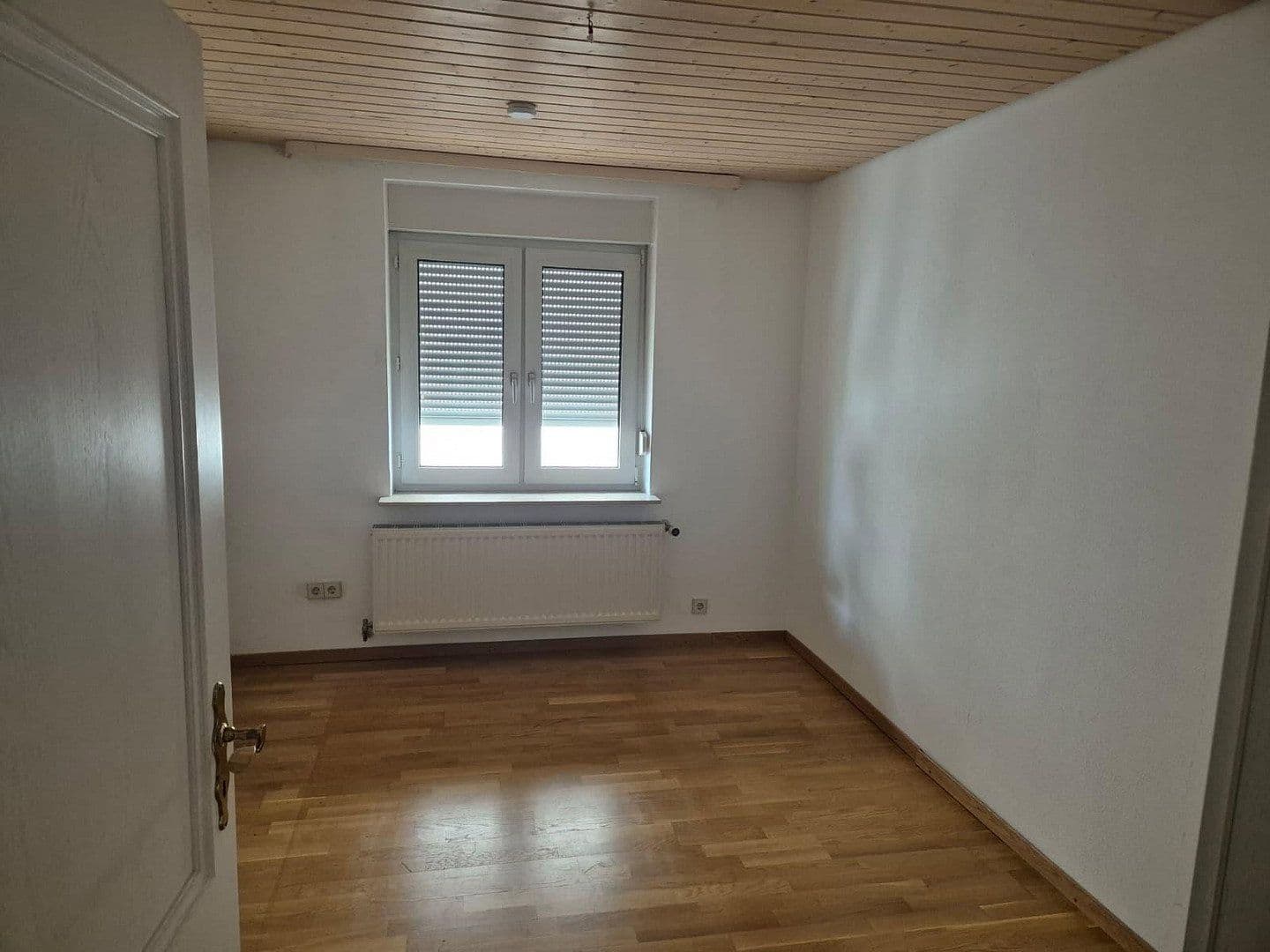 Pronájem bytu 4+1 98 m², Stuttgart, Bádensko-Württembersko Pronájem bytu 4+1 98 m², Stuttgart, Bádensko-Württembersko