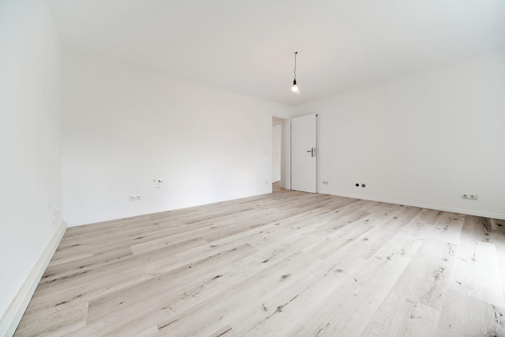 Prodej bytu 4+kk 112 m², Schobertweg 38, Erlangen, Bavorsko Prodej bytu 4+kk 112 m², Schobertweg 38, Erlangen, Bavorsko