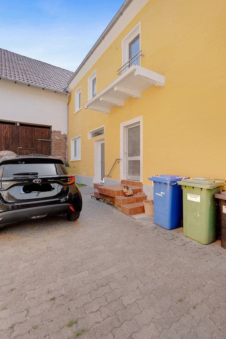 Prodej domu 189 m², pozemek 1.049 m², Bachstraße 32, Kraichtal, Bádensko-Württembersko Prodej domu 189 m², pozemek 1.049 m², Bachstraße 32, Kraichtal, Bádensko-Württembersko