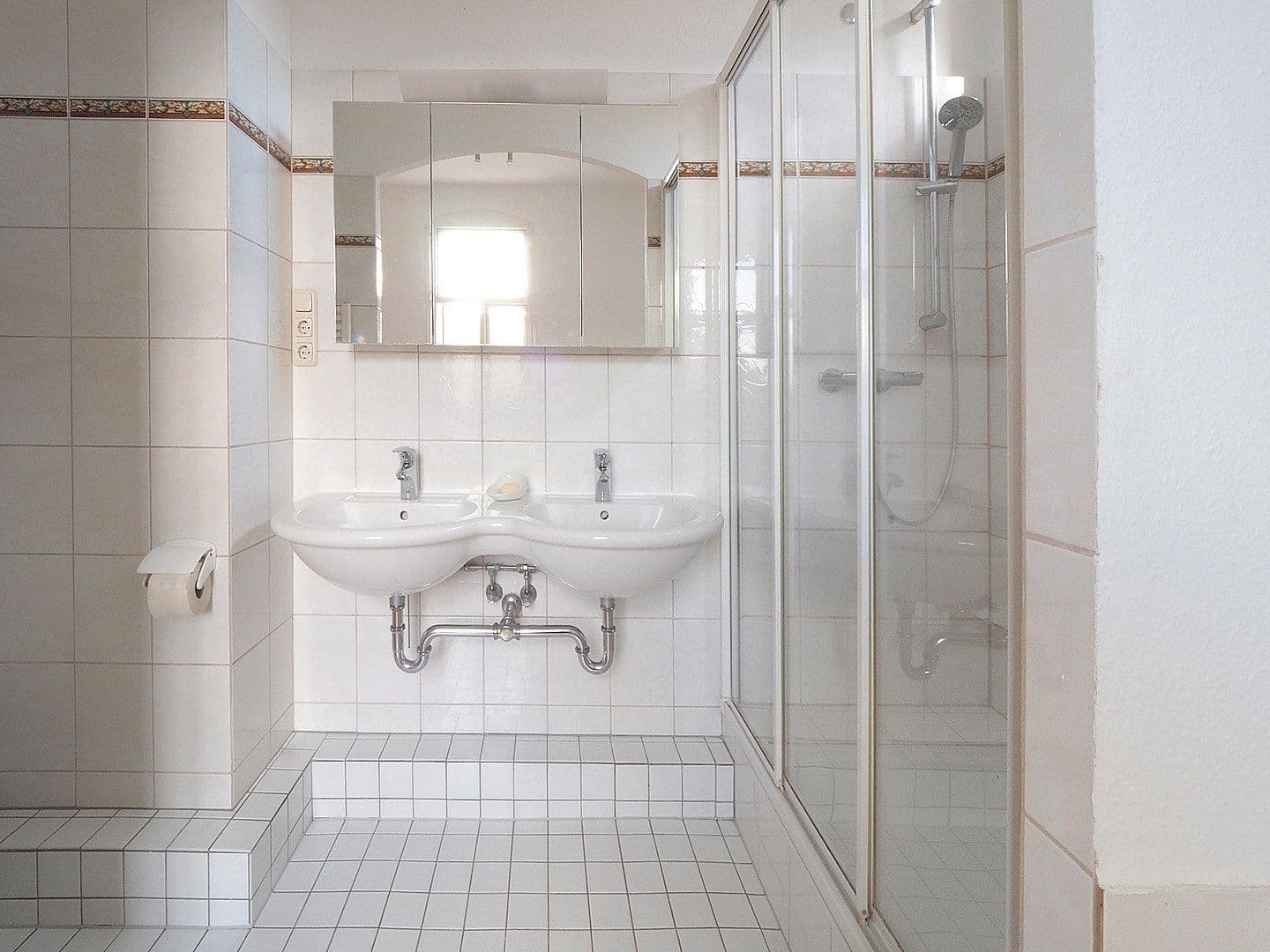 Prodej domu 196 m², pozemek 452 m², Kirchhofstrasse 7, Freiburg (Elbe), Dolní Sasko Prodej domu 196 m², pozemek 452 m², Kirchhofstrasse 7, Freiburg (Elbe), Dolní Sasko