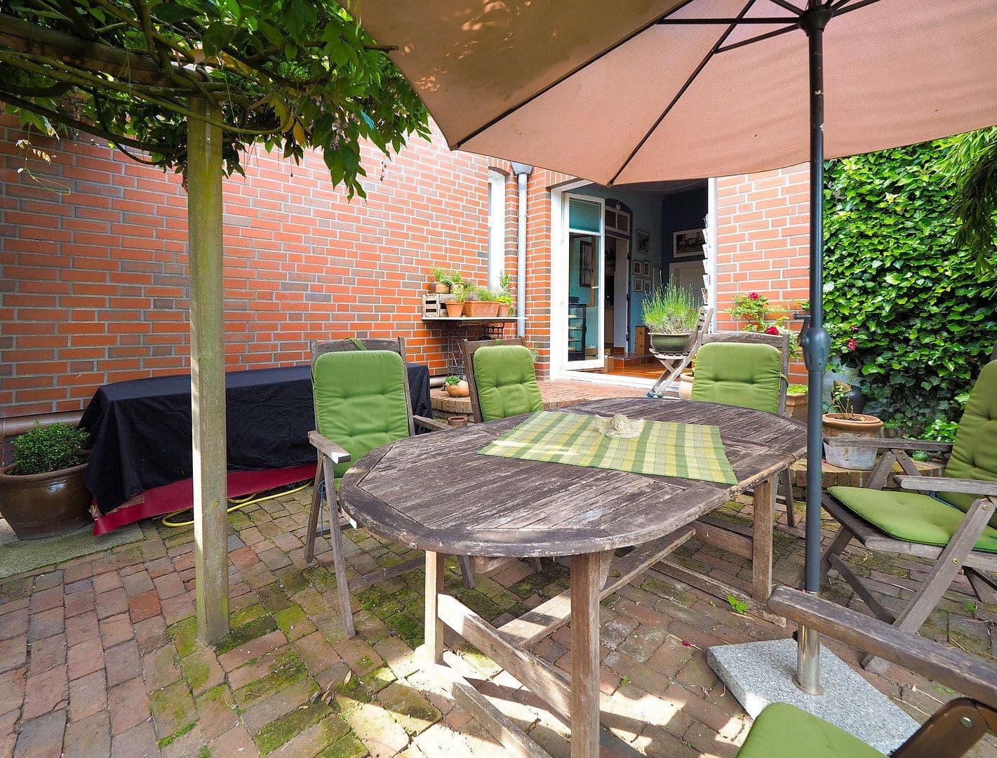 Prodej domu 196 m², pozemek 452 m², Kirchhofstrasse 7, Freiburg (Elbe), Dolní Sasko Prodej domu 196 m², pozemek 452 m², Kirchhofstrasse 7, Freiburg (Elbe), Dolní Sasko