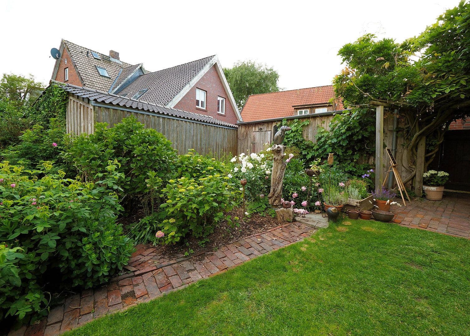 Prodej domu 196 m², pozemek 452 m², Kirchhofstrasse 7, Freiburg (Elbe), Dolní Sasko Prodej domu 196 m², pozemek 452 m², Kirchhofstrasse 7, Freiburg (Elbe), Dolní Sasko
