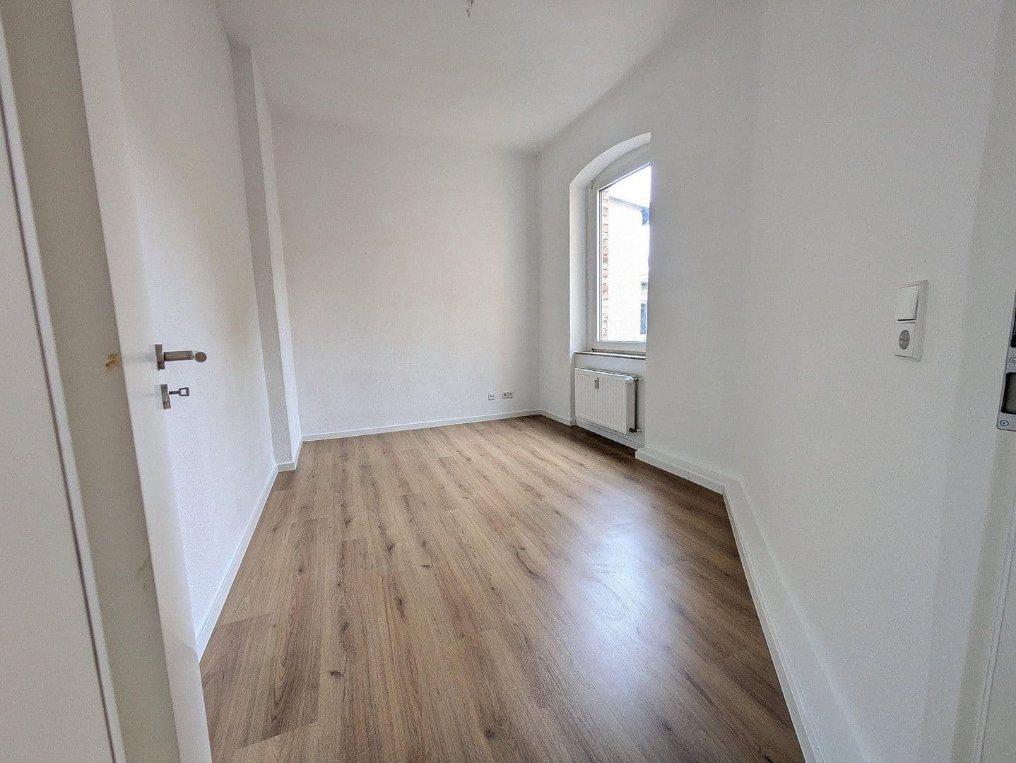 Pronájem bytu 3+1 81 m², Thomasiusstr. 12, Halle, Sasko-Anhaltsko Pronájem bytu 3+1 81 m², Thomasiusstr. 12, Halle, Sasko-Anhaltsko