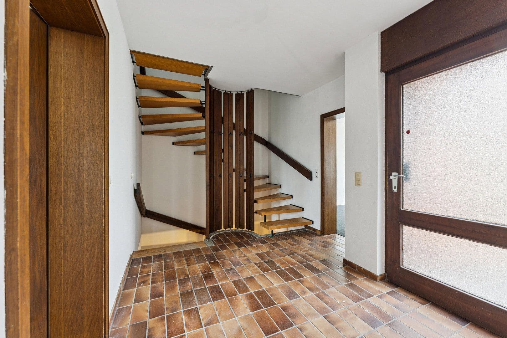 Prodej domu 130 m², pozemek 473 m², Marienburger Strasse 32, Bovenden, Dolní Sasko Prodej domu 130 m², pozemek 473 m², Marienburger Strasse 32, Bovenden, Dolní Sasko