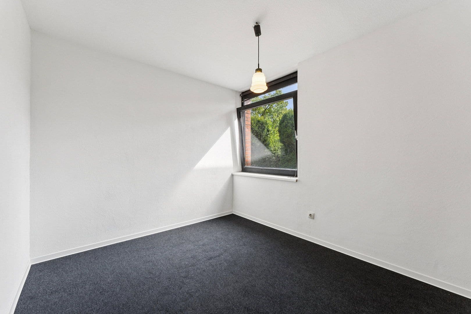 Prodej domu 130 m², pozemek 473 m², Marienburger Strasse 32, Bovenden, Dolní Sasko Prodej domu 130 m², pozemek 473 m², Marienburger Strasse 32, Bovenden, Dolní Sasko