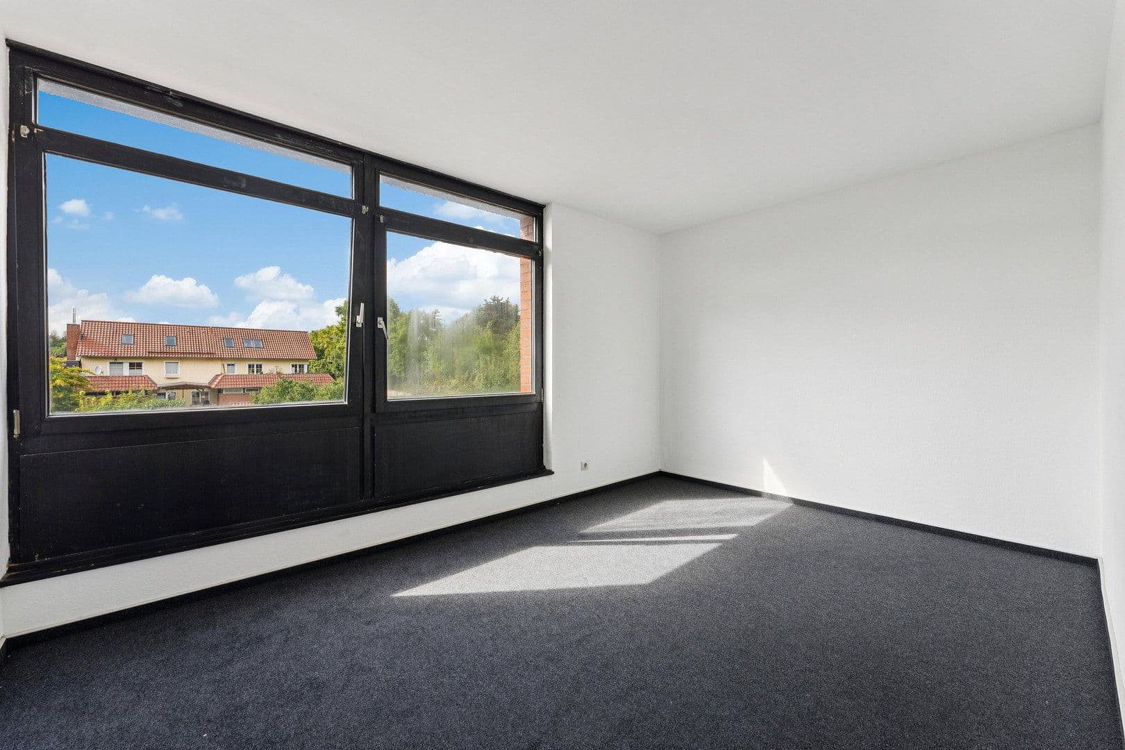 Prodej domu 130 m², pozemek 473 m², Marienburger Strasse 32, Bovenden, Dolní Sasko Prodej domu 130 m², pozemek 473 m², Marienburger Strasse 32, Bovenden, Dolní Sasko