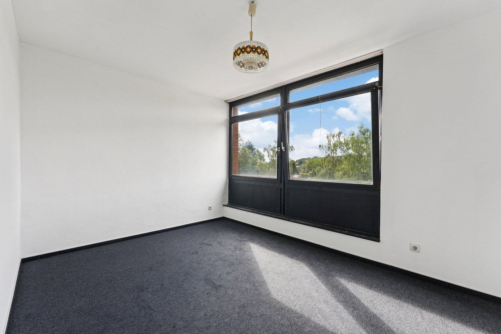 Prodej domu 130 m², pozemek 473 m², Marienburger Strasse 32, Bovenden, Dolní Sasko Prodej domu 130 m², pozemek 473 m², Marienburger Strasse 32, Bovenden, Dolní Sasko