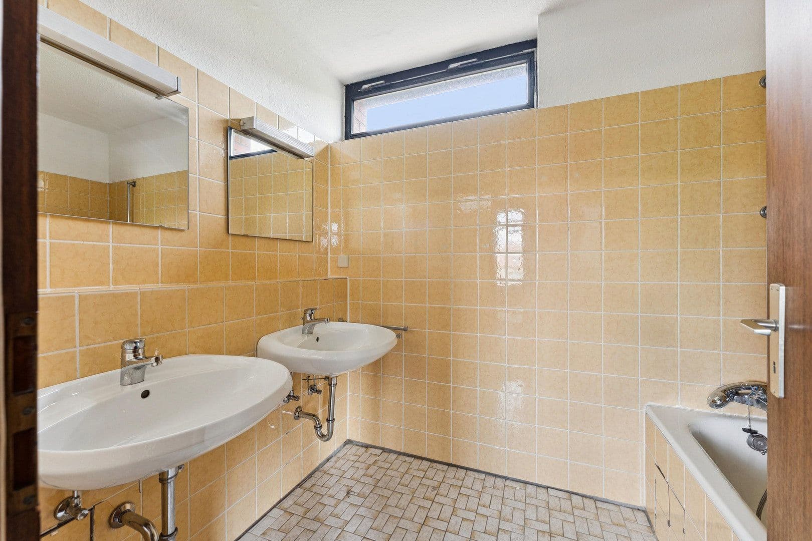 Prodej domu 130 m², pozemek 473 m², Marienburger Strasse 32, Bovenden, Dolní Sasko Prodej domu 130 m², pozemek 473 m², Marienburger Strasse 32, Bovenden, Dolní Sasko