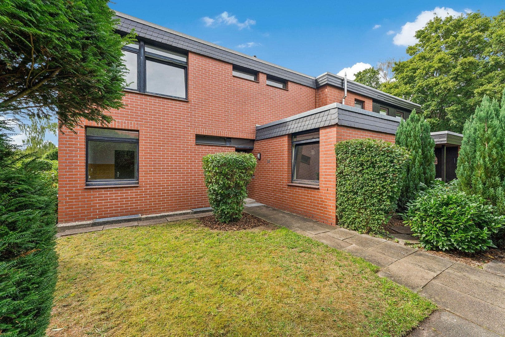 Prodej domu 130 m², pozemek 473 m², Marienburger Strasse 32, Bovenden, Dolní Sasko Prodej domu 130 m², pozemek 473 m², Marienburger Strasse 32, Bovenden, Dolní Sasko