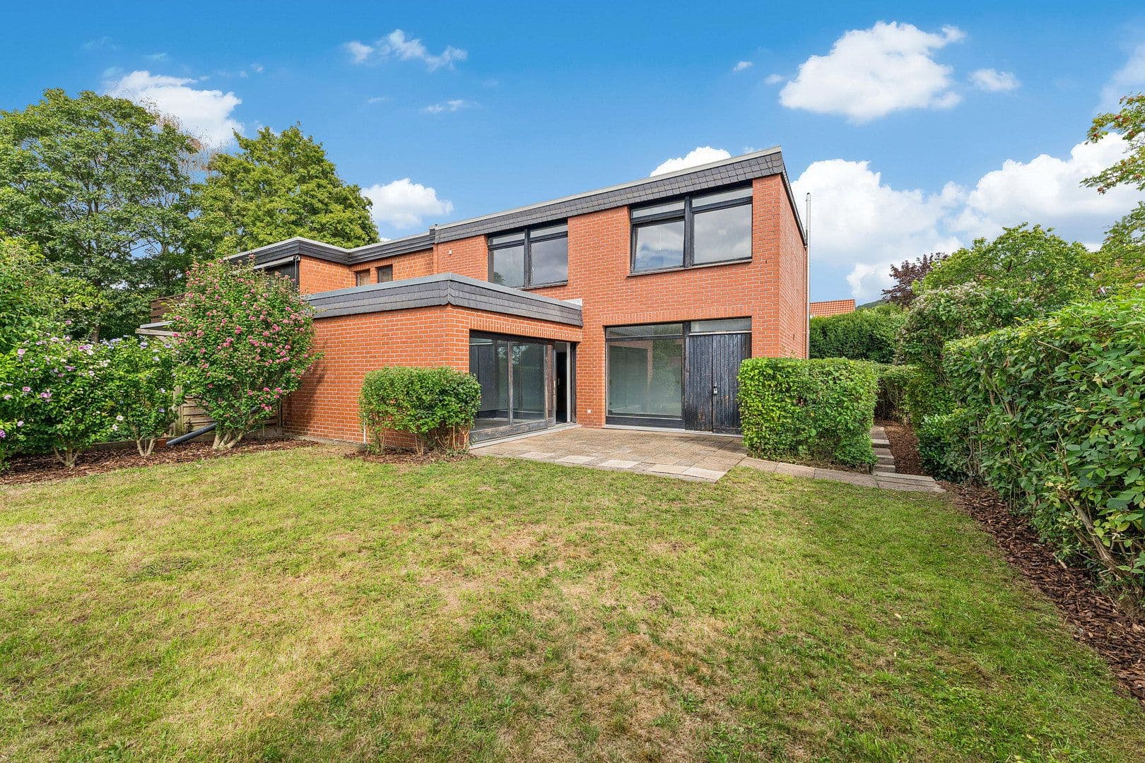 Prodej domu 130 m², pozemek 473 m², Marienburger Strasse 32, Bovenden, Dolní Sasko Prodej domu 130 m², pozemek 473 m², Marienburger Strasse 32, Bovenden, Dolní Sasko