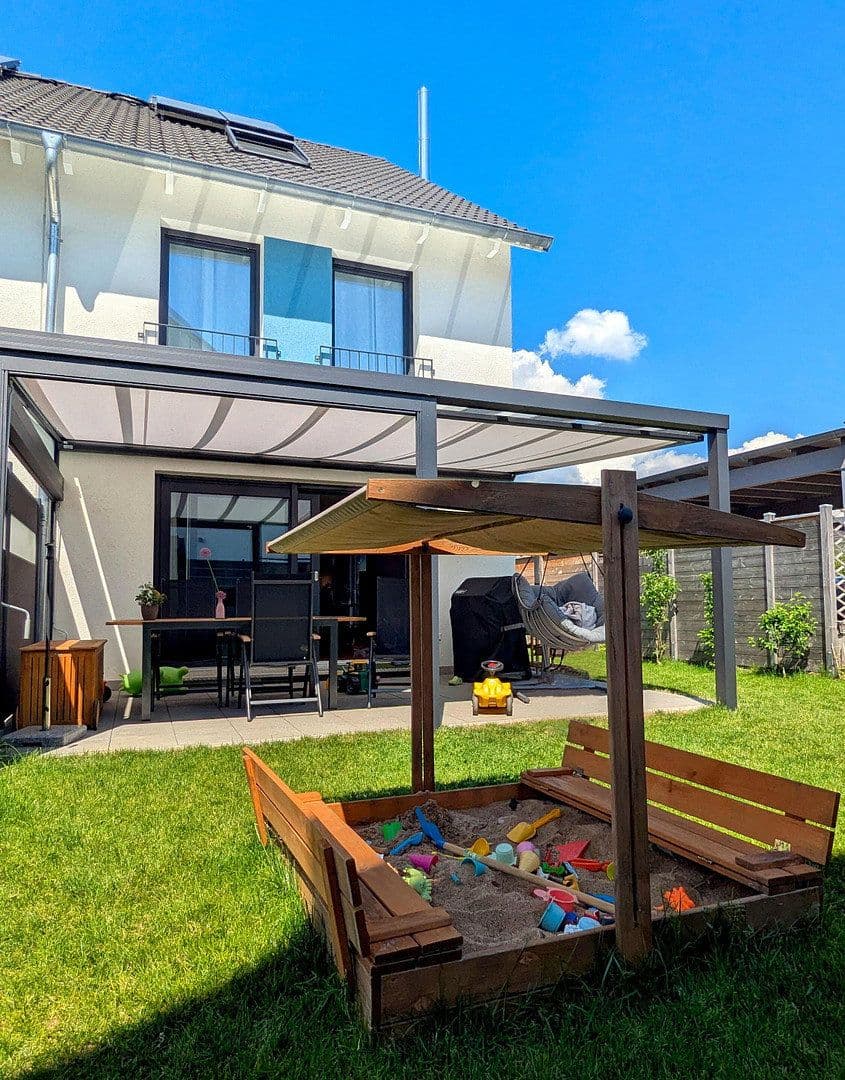 Prodej domu 132 m², pozemek 270 m², Ebersbach an der Fils, Bádensko-Württembersko Prodej domu 132 m², pozemek 270 m², Ebersbach an der Fils, Bádensko-Württembersko