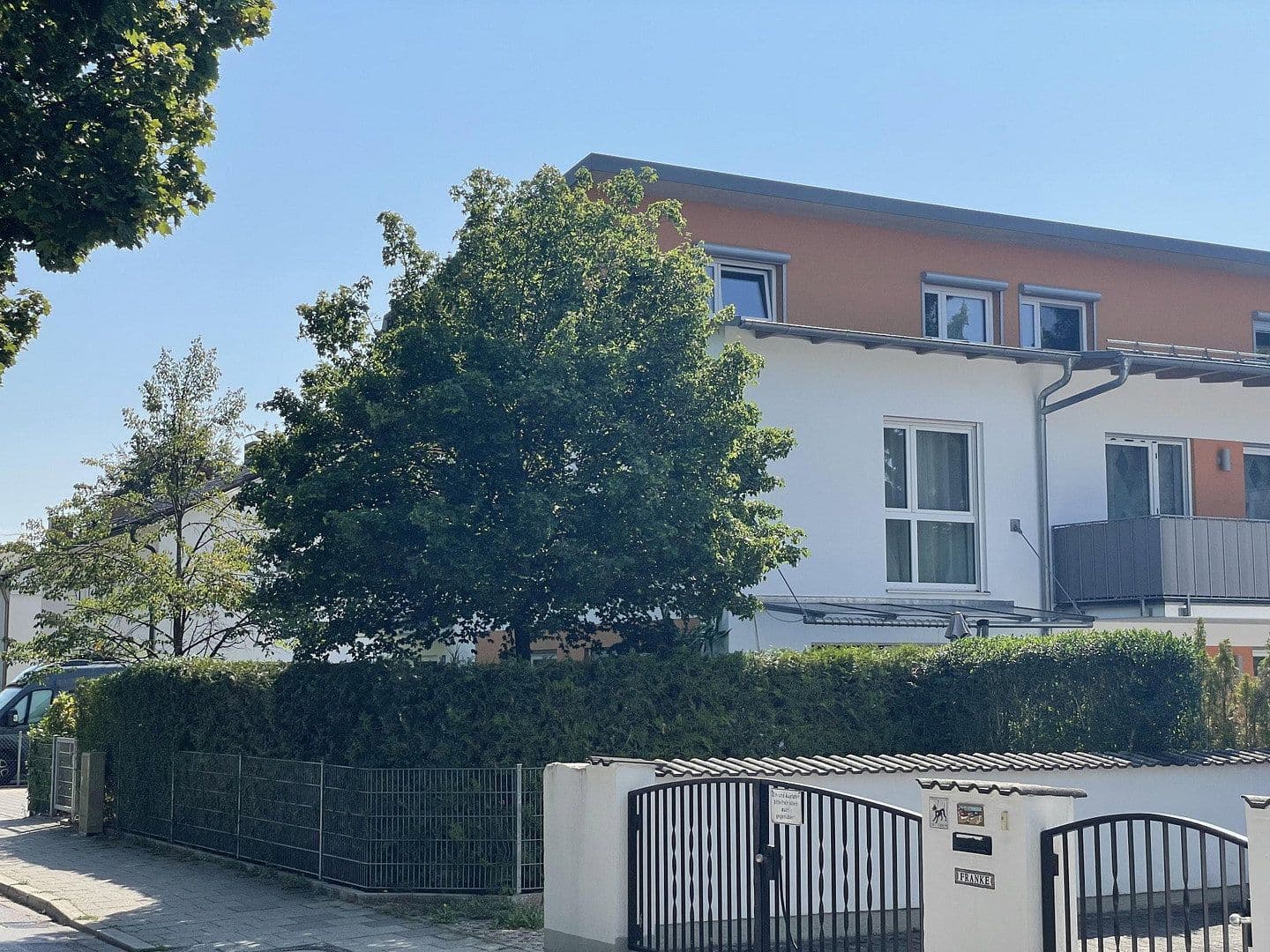 Pronájem domu 128 m², pozemek 110 m², Waldstr. 8, Germering, Bavorsko Pronájem domu 128 m², pozemek 110 m², Waldstr. 8, Germering, Bavorsko