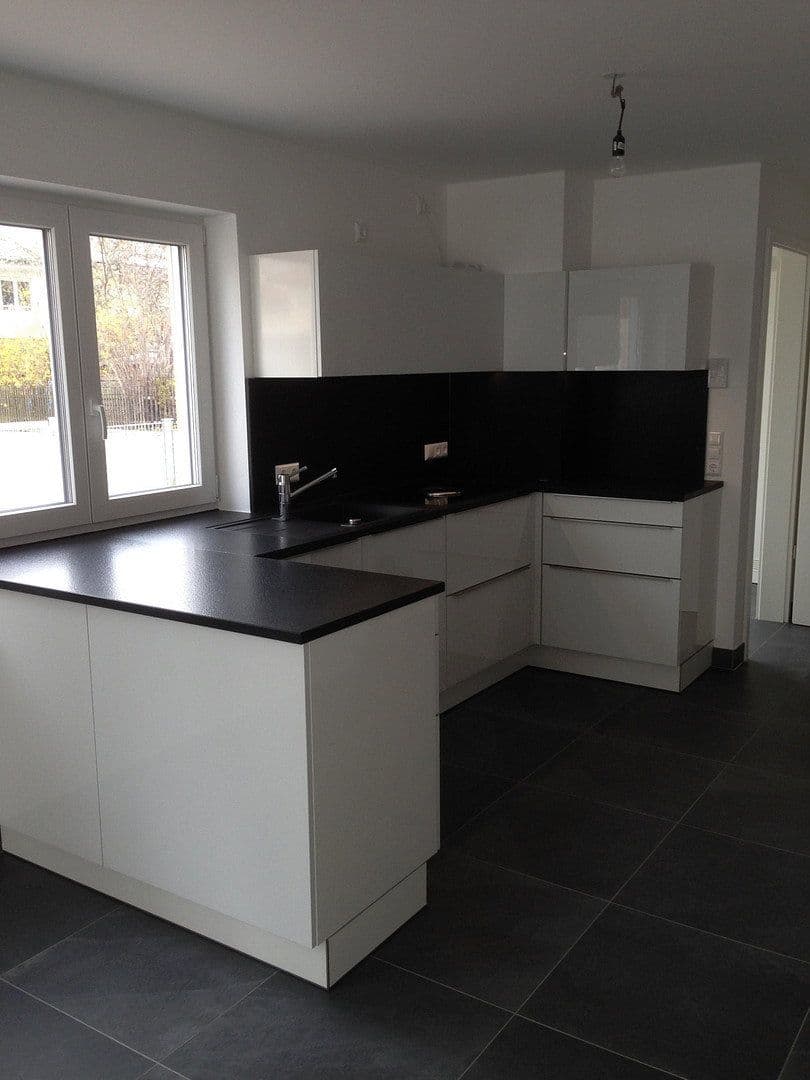 Pronájem domu 128 m², pozemek 110 m², Waldstr. 8, Germering, Bavorsko Pronájem domu 128 m², pozemek 110 m², Waldstr. 8, Germering, Bavorsko