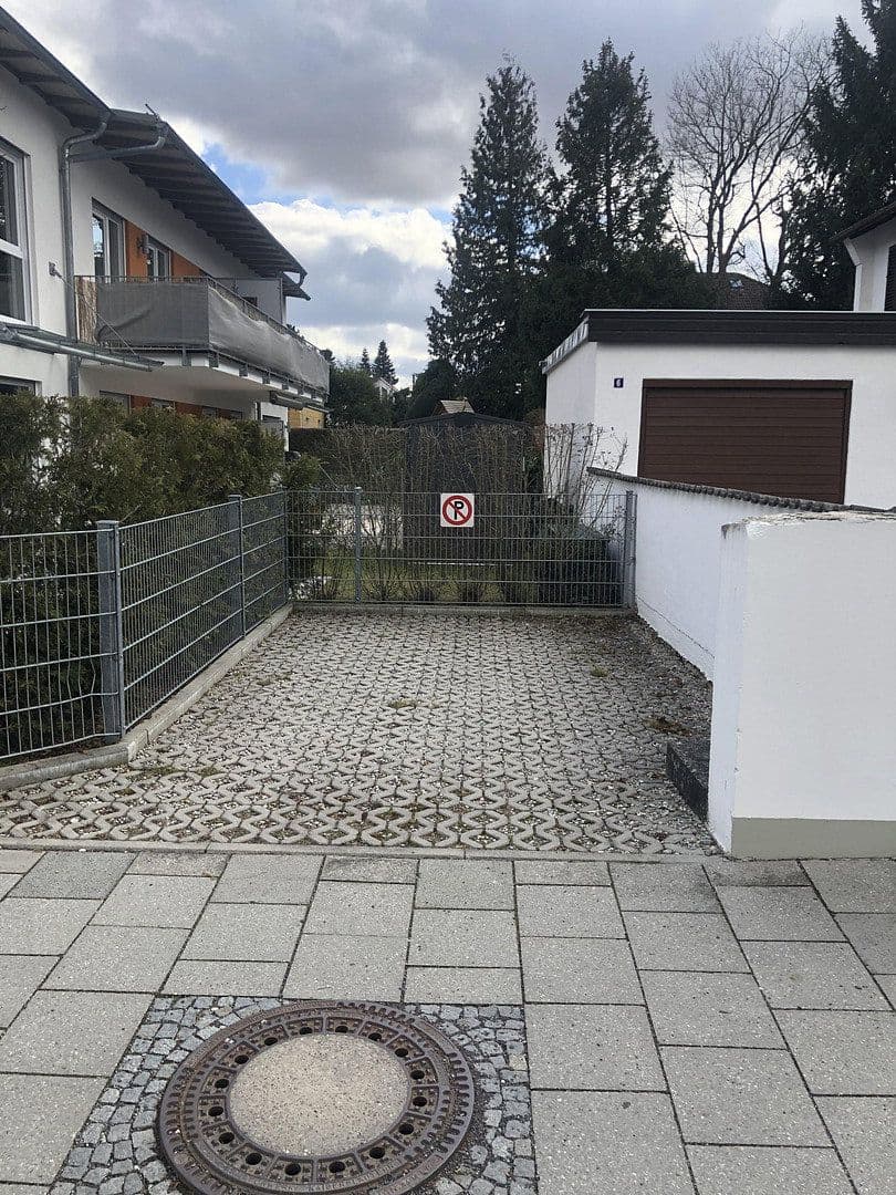 Pronájem domu 128 m², pozemek 110 m², Waldstr. 8, Germering, Bavorsko Pronájem domu 128 m², pozemek 110 m², Waldstr. 8, Germering, Bavorsko
