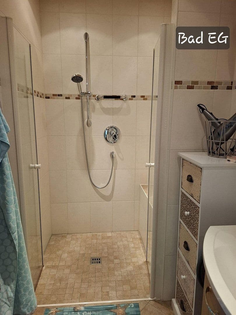 Prodej domu 201 m², pozemek 655 m², Kirchstraße 34, Ehringshausen, Hessen Prodej domu 201 m², pozemek 655 m², Kirchstraße 34, Ehringshausen, Hessen