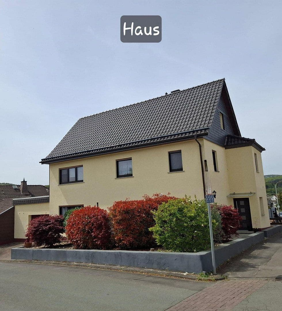 Prodej domu 201 m², pozemek 655 m², Kirchstraße 34, Ehringshausen, Hessen Prodej domu 201 m², pozemek 655 m², Kirchstraße 34, Ehringshausen, Hessen
