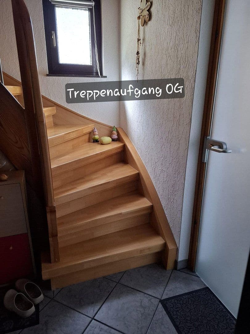 Prodej domu 201 m², pozemek 655 m², Kirchstraße 34, Ehringshausen, Hessen Prodej domu 201 m², pozemek 655 m², Kirchstraße 34, Ehringshausen, Hessen