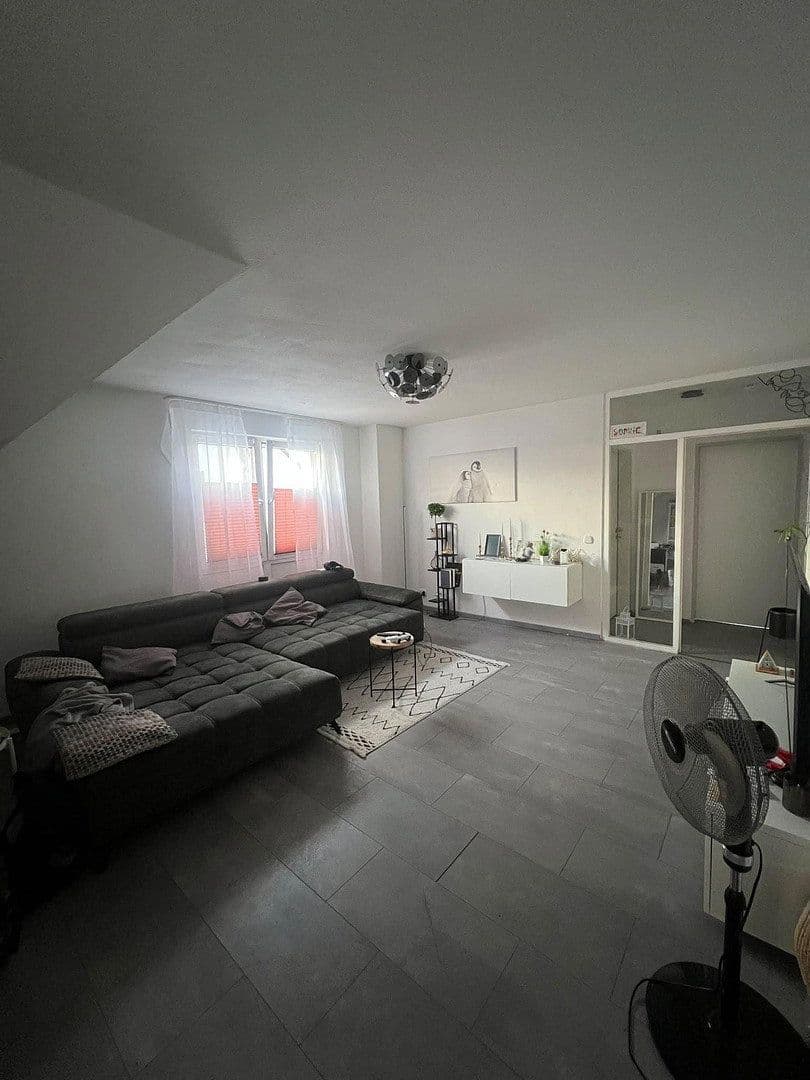 Pronájem bytu 3+1 80 m², Markusstr. 9, Niederkassel, Severní Porýní-Vestfálsko Pronájem bytu 3+1 80 m², Markusstr. 9, Niederkassel, Severní Porýní-Vestfálsko