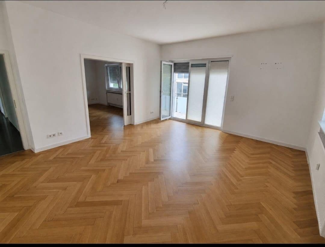 Pronájem bytu 4+1 114 m², Mannheim, Bádensko-Württembersko Pronájem bytu 4+1 114 m², Mannheim, Bádensko-Württembersko