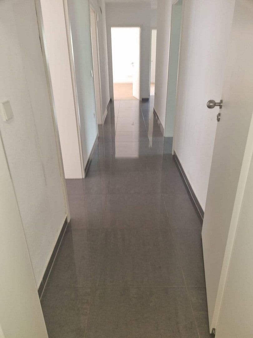 Pronájem bytu 4+1 114 m², Mannheim, Bádensko-Württembersko Pronájem bytu 4+1 114 m², Mannheim, Bádensko-Württembersko