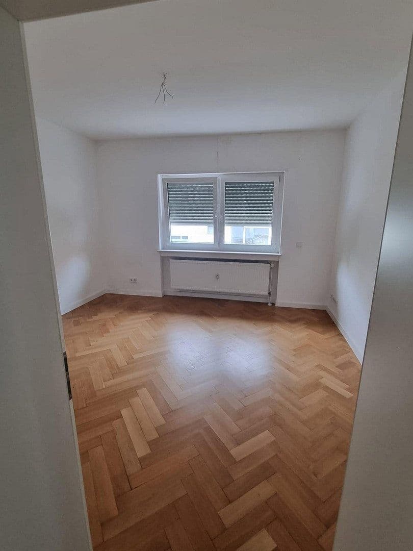 Pronájem bytu 4+1 114 m², Mannheim, Bádensko-Württembersko Pronájem bytu 4+1 114 m², Mannheim, Bádensko-Württembersko
