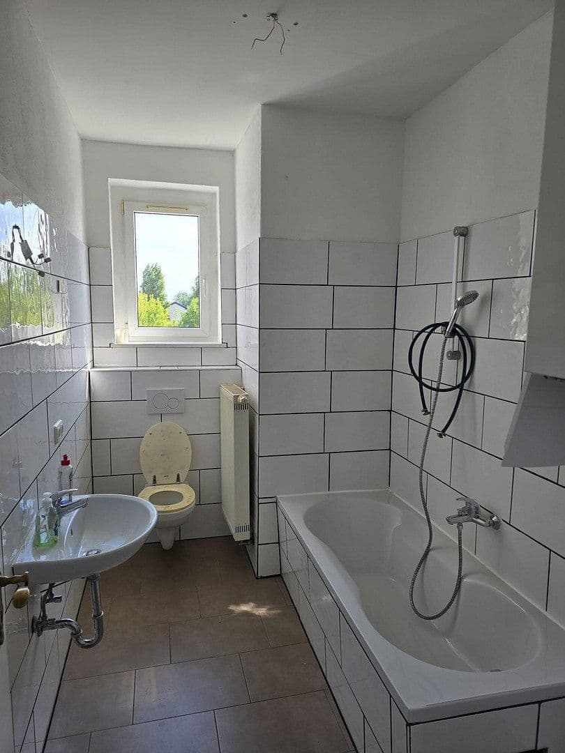 Pronájem bytu 3+1 86 m², Mitschurinstr. 5, Bitterfeld-Wolfen, Sasko-Anhaltsko Pronájem bytu 3+1 86 m², Mitschurinstr. 5, Bitterfeld-Wolfen, Sasko-Anhaltsko