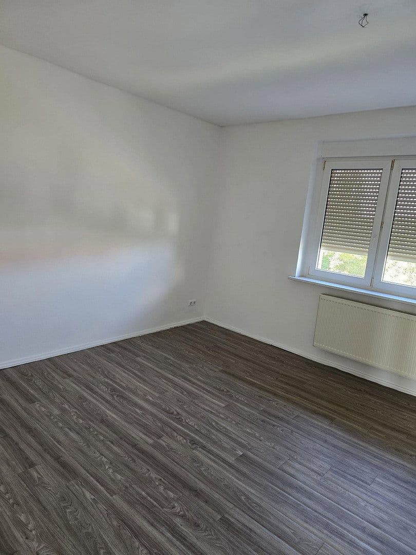 Pronájem bytu 3+1 86 m², Mitschurinstr. 5, Bitterfeld-Wolfen, Sasko-Anhaltsko Pronájem bytu 3+1 86 m², Mitschurinstr. 5, Bitterfeld-Wolfen, Sasko-Anhaltsko