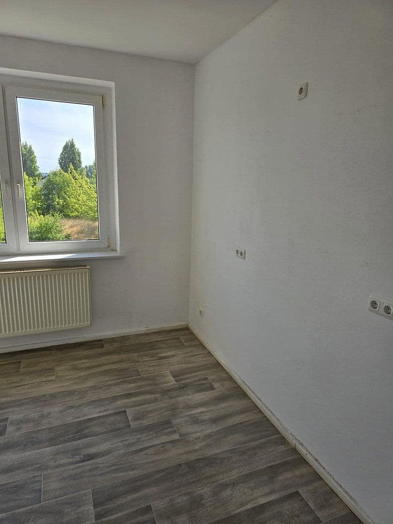 Pronájem bytu 3+1 86 m², Mitschurinstr. 5, Bitterfeld-Wolfen, Sasko-Anhaltsko Pronájem bytu 3+1 86 m², Mitschurinstr. 5, Bitterfeld-Wolfen, Sasko-Anhaltsko