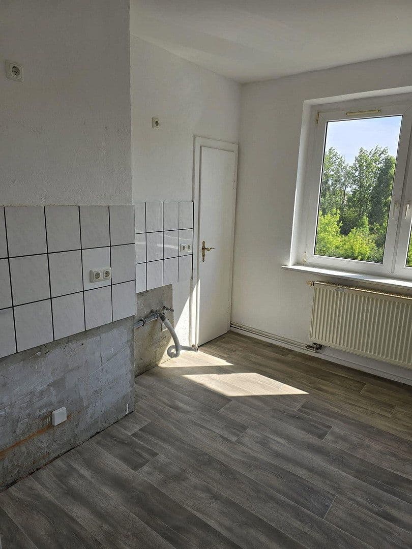 Pronájem bytu 3+1 86 m², Mitschurinstr. 5, Bitterfeld-Wolfen, Sasko-Anhaltsko Pronájem bytu 3+1 86 m², Mitschurinstr. 5, Bitterfeld-Wolfen, Sasko-Anhaltsko