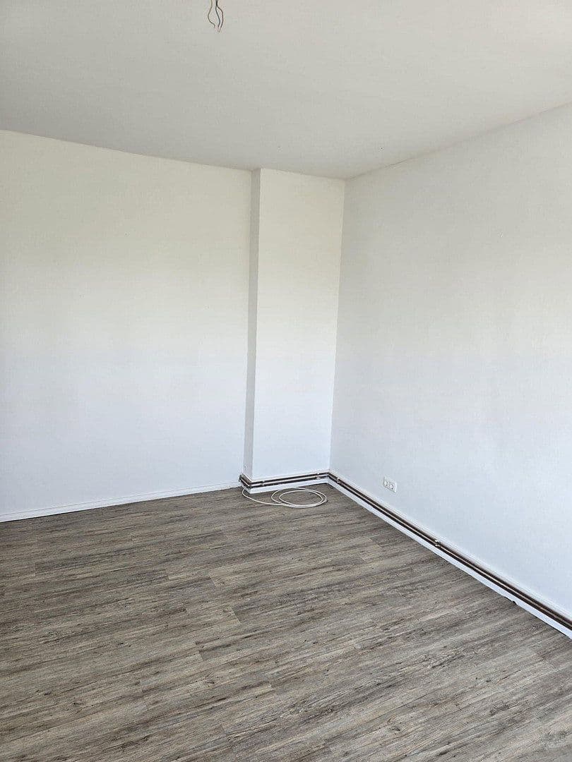 Pronájem bytu 3+1 86 m², Mitschurinstr. 5, Bitterfeld-Wolfen, Sasko-Anhaltsko Pronájem bytu 3+1 86 m², Mitschurinstr. 5, Bitterfeld-Wolfen, Sasko-Anhaltsko